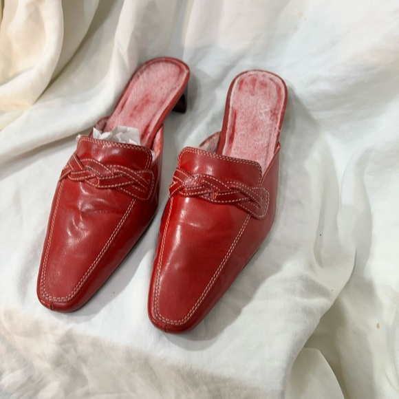 🔥🔥Unisa Red Leather Open Back Mules Slip On Shoes Size 8B Heels 1 3/4 Height. - Picture 12 of 15